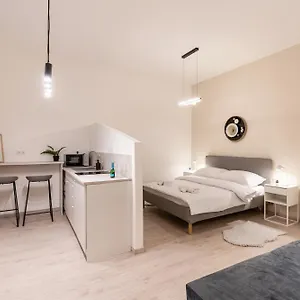 Apartment Kl31 - Urban Escape - Prime Location - Klauzal Square By Bqa, Budapest