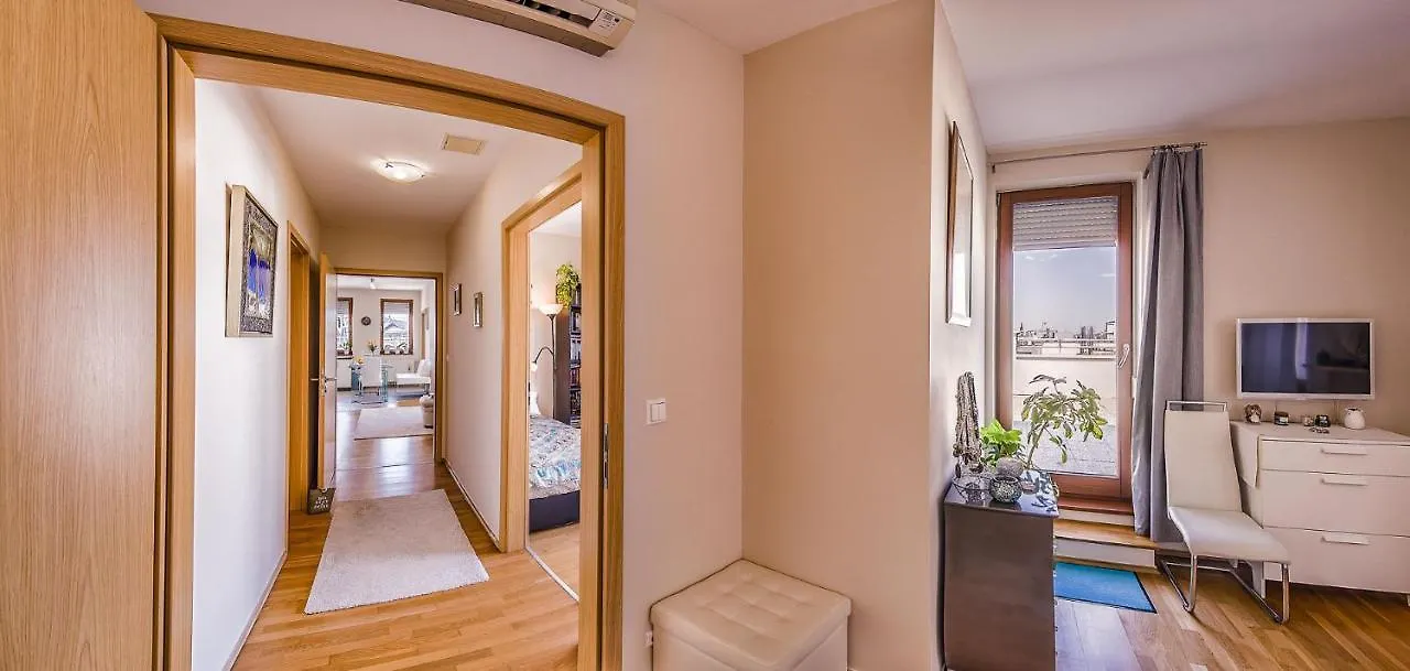Budapest Top Apartment With Private 90 Sqm Rooftop, Free Parking And Air Condition
