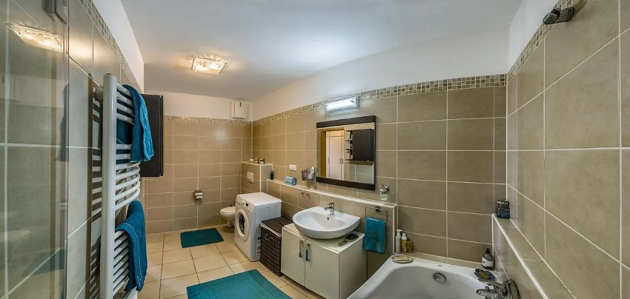 Budapest Top Apartment With Private 90 Sqm Rooftop, Free Parking And Air Condition