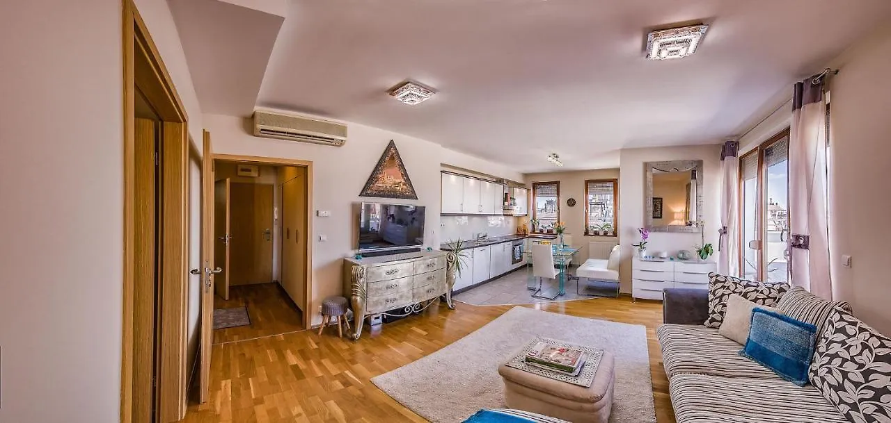 Budapest Top Apartment With Private 90 Sqm Rooftop, Free Parking And Air Condition 0*,
