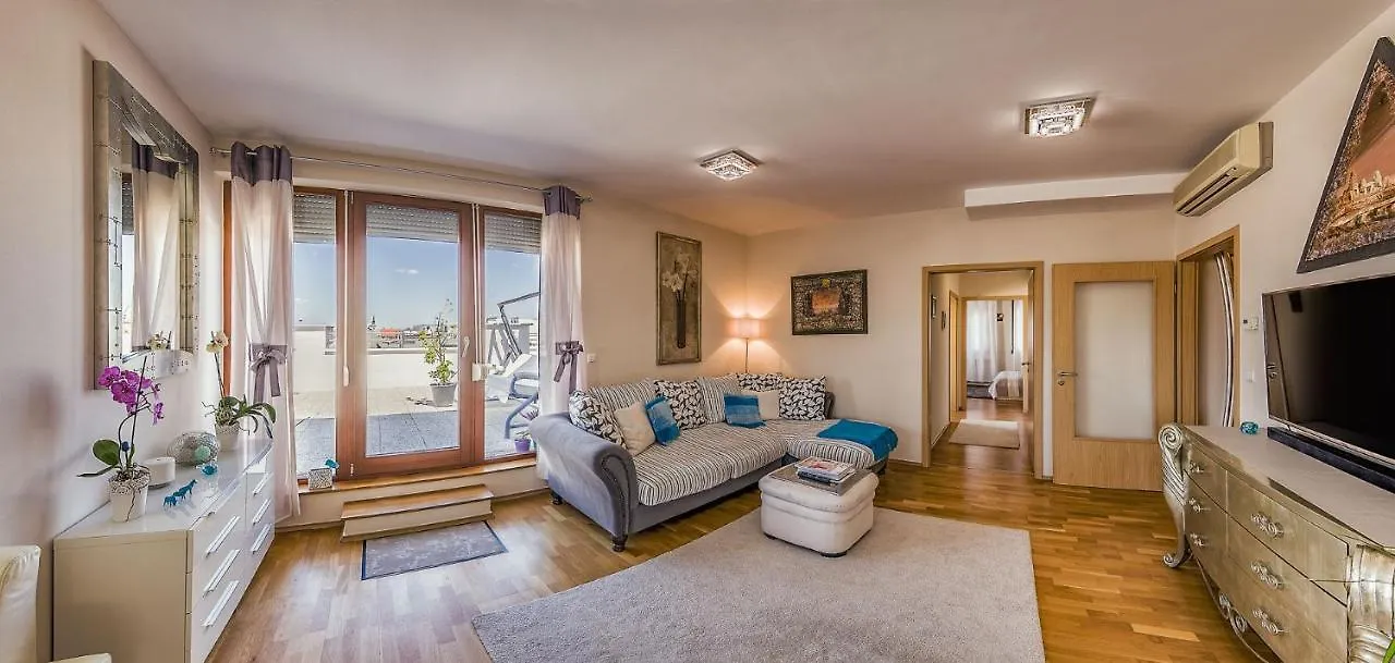 Budapest Top Apartment With Private 90 Sqm Rooftop, Free Parking And Air Condition