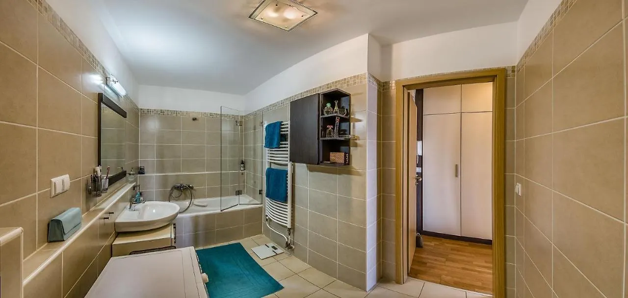 Budapest Top Apartment With Private 90 Sqm Rooftop, Free Parking And Air Condition 0*,  Maďarsko
