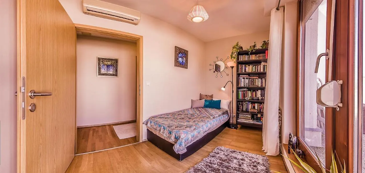 Budapest Top Apartment With Private 90 Sqm Rooftop, Free Parking And Air Condition