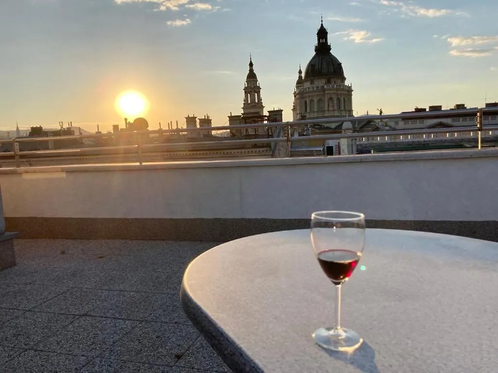 Budapest Top Apartment With Private 90 Sqm Rooftop, Free Parking And Air Condition
